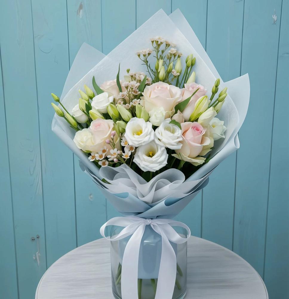 Букет очаровательный аромат в Милютинской Букет цветов из: Розы и Лизиантусы в Милютинской