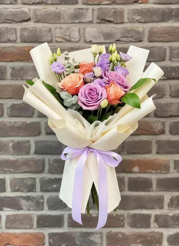 Букет цветов из: Лизиантусы и Розы в Милютинской