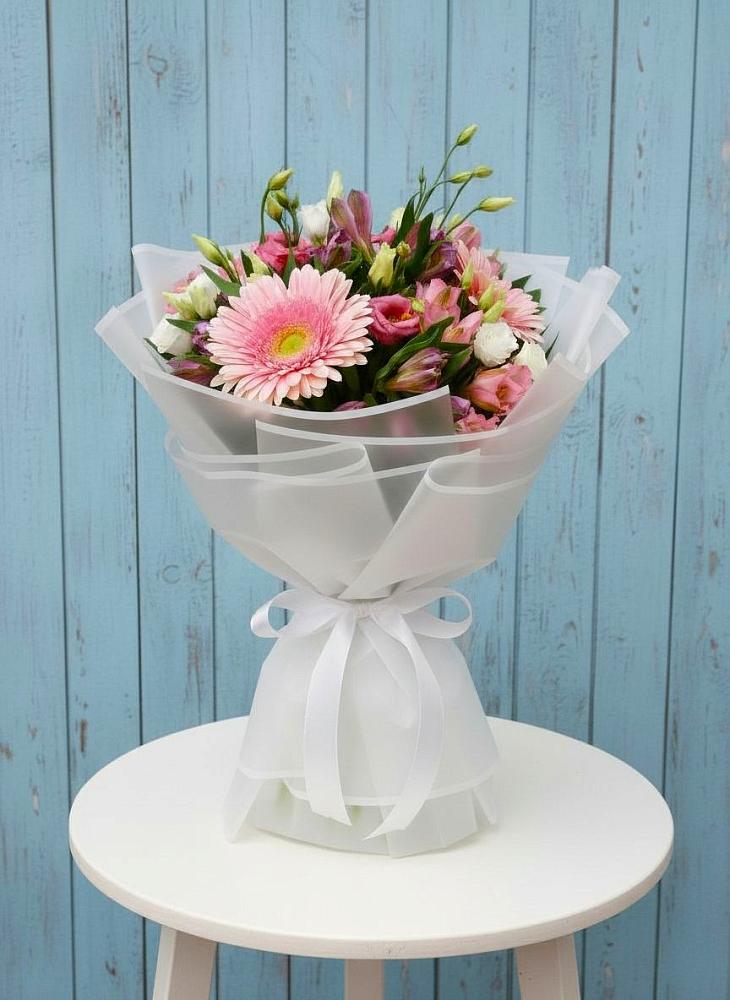 Букет цветов из: Герберы, Альстромерии и Лизиантусы в Милютинской